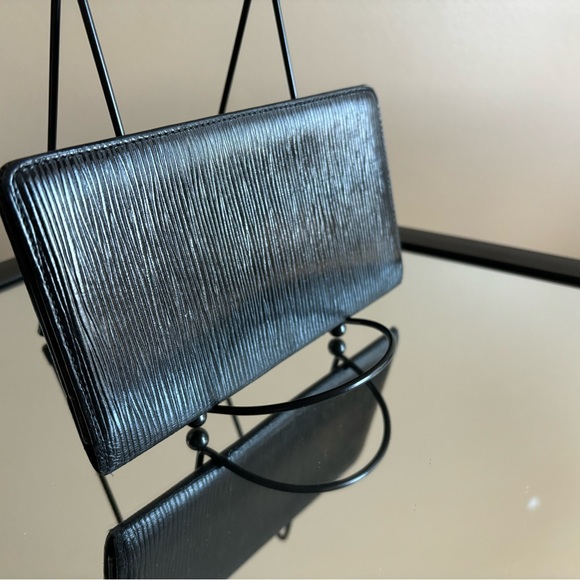 Vintage Louis Vuitton Black Epi Leather Vertical Unisex Wallet. - Picture 2 of 13